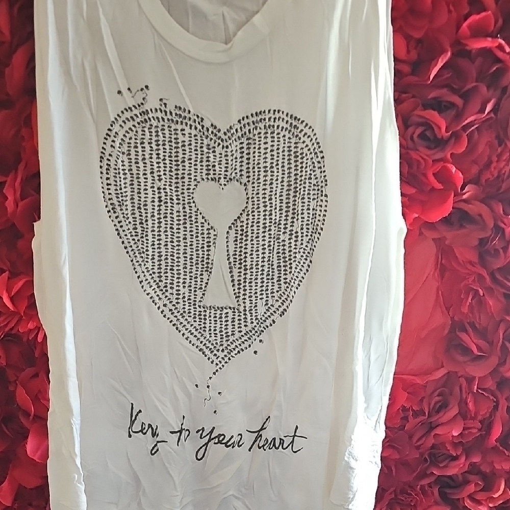 White Heart Graphic Tank Top